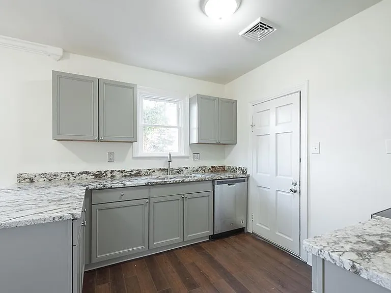 3610 Martin Ave — Photo 7