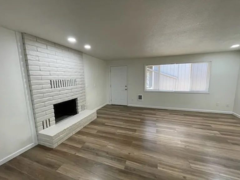 922 NE 21st Ave — Photo 4