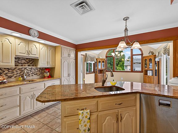 5th image of 219 Lake Scranton Rd