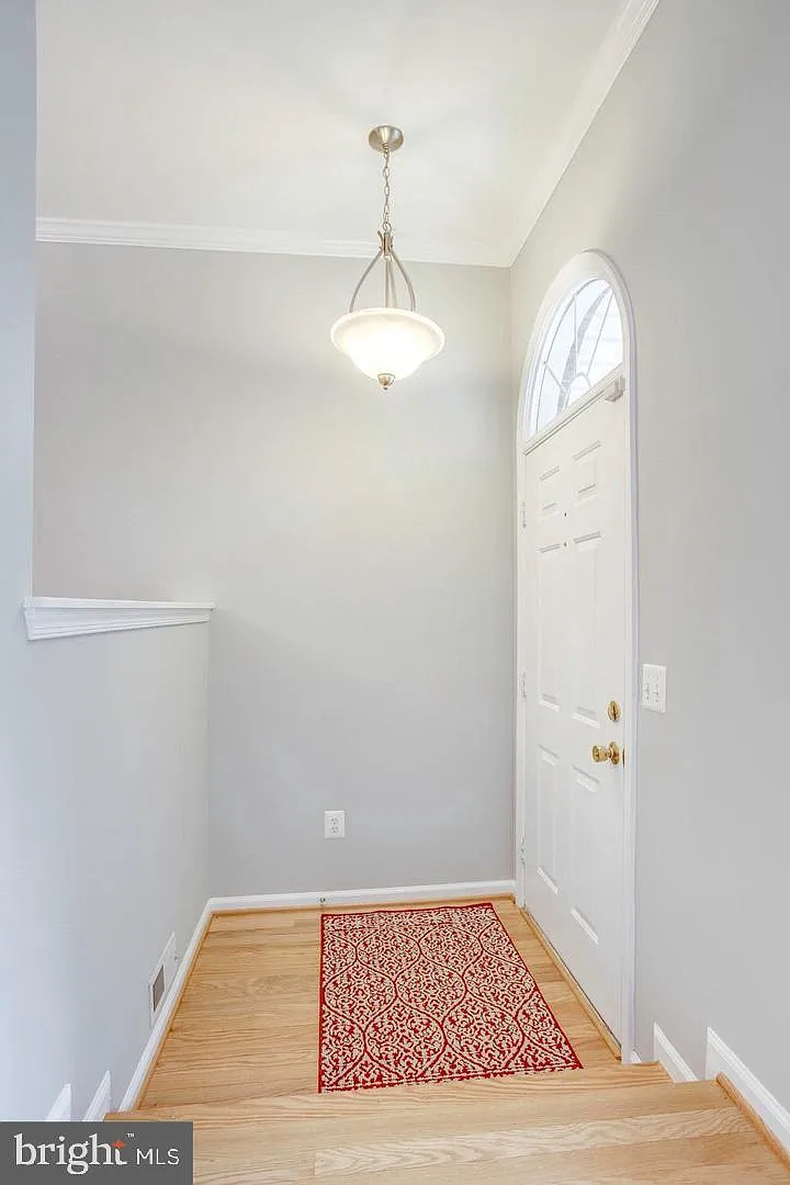 3 bed, 4.0 bath, 2395 sqft, $3,700 — Photo 3