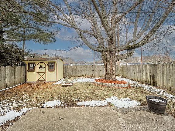 4th image of 32 Rippowam Rd