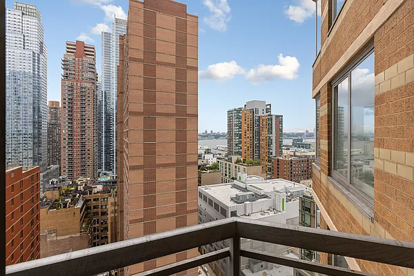 Rented by Nest Seekers International | media 16