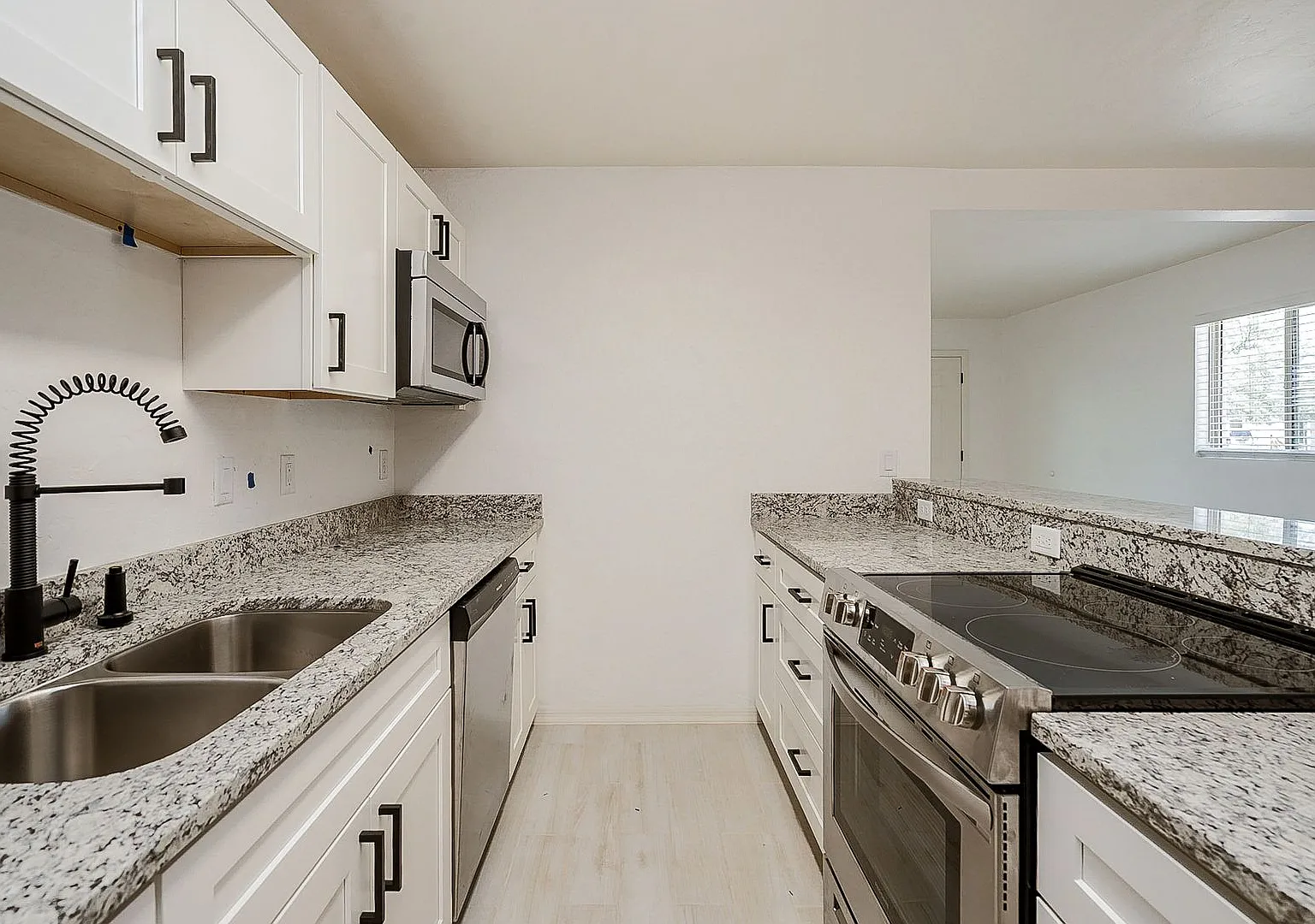 1402 E. Elm St. — Photo 4