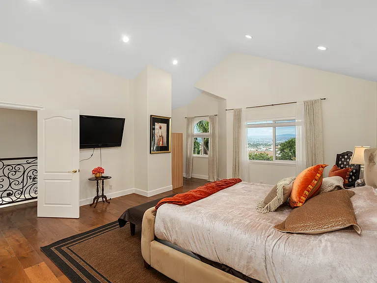 7901 Berger Ave — Photo 22