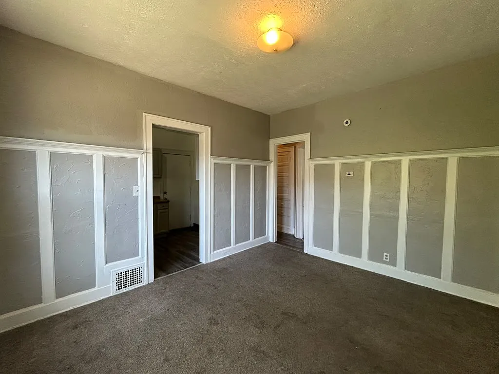 3 bed, 1100 sqft, $1,025 — Photo 2