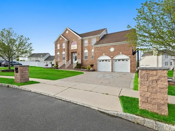 22 Honey Locust Dr, Monroe Township, NJ 08831