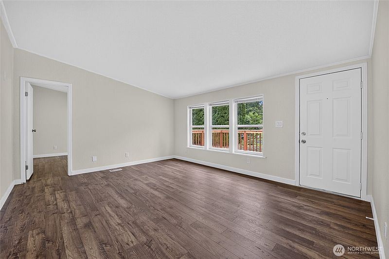 4th image of 17242 Heather Lane SE