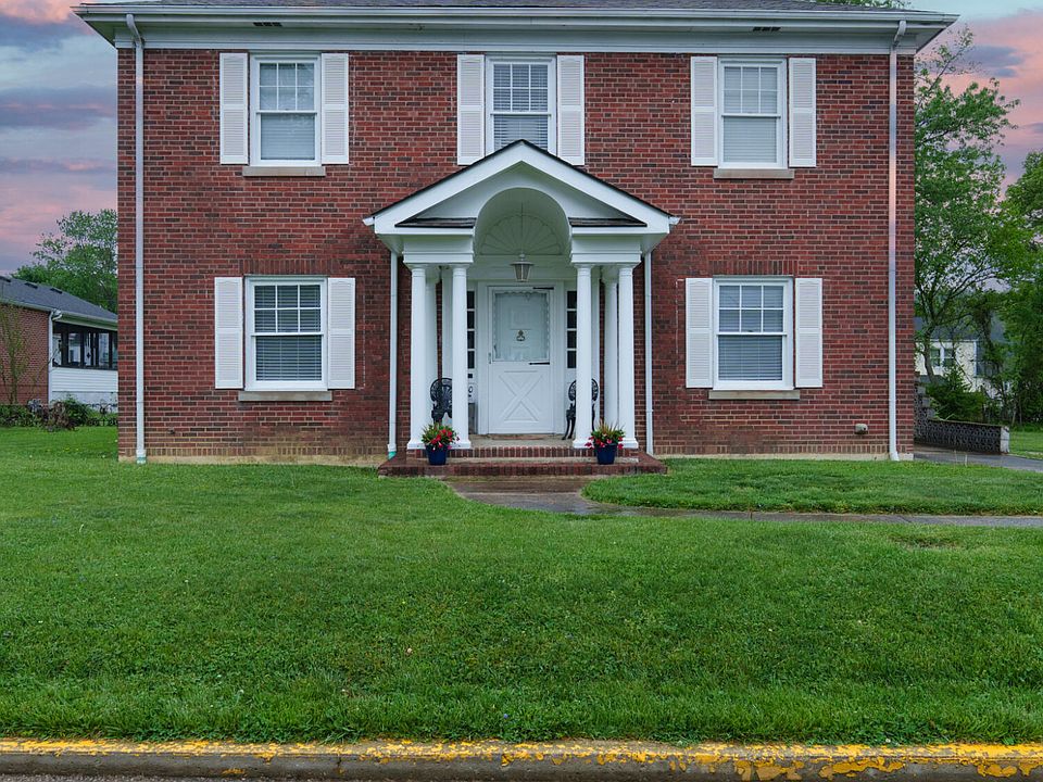 1st image of 220 Bays Ave