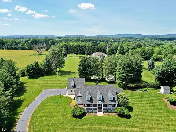 4th image of 908 Kip Ln