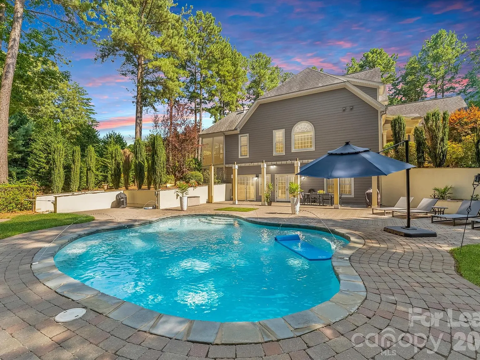 4 bed, 4.0 bath, 5463 sqft, $6,000 — Photo 2