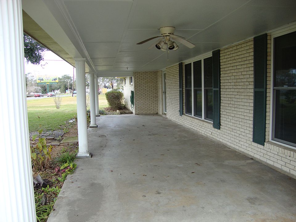 Spacious Front Porch