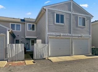461 Meadow Green Ln, Round Lake Beach, IL