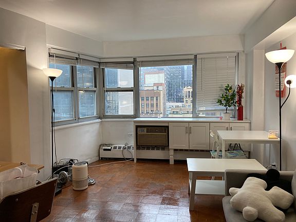 5th image of 153 E 57th St APT 17G