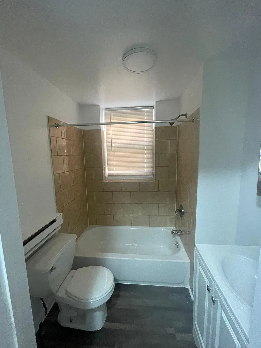 Building Photo - 1643 W Lehigh Ave #1