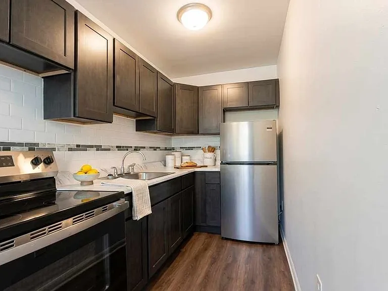 Oak Terrace Apartments — Photo 11