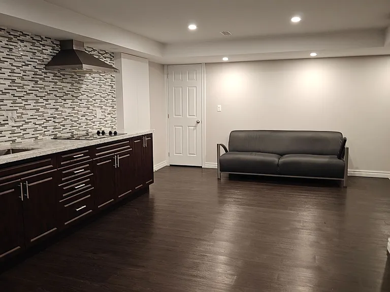 15 Donald Buttress Blvd W #BASEMENT — Photo 2