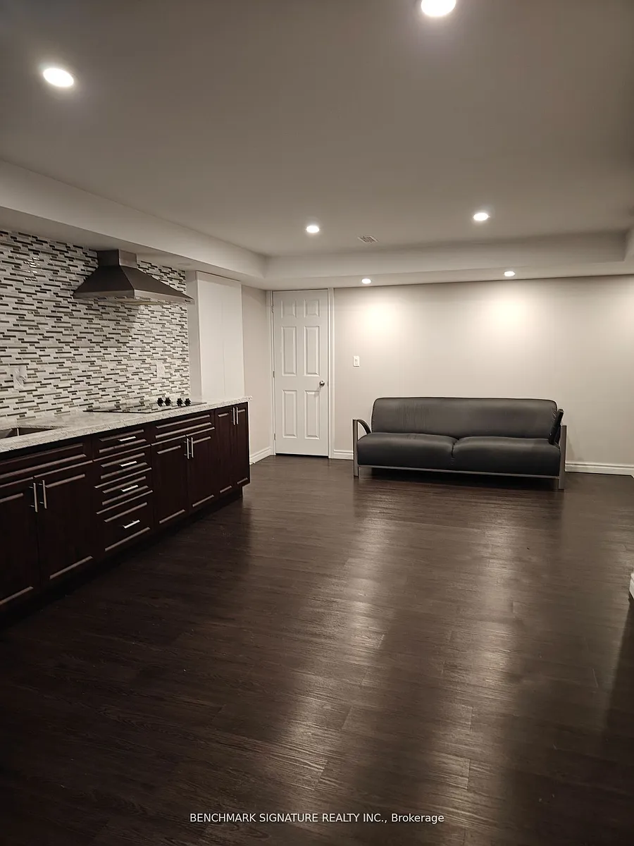 Building Photo - 15 Donald Buttress Blvd W #BASEMENT