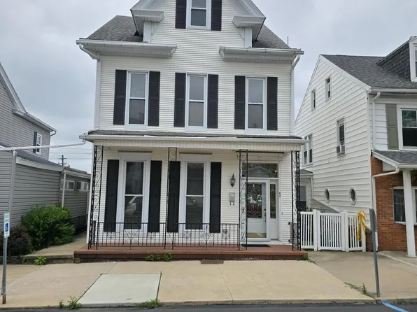 42 S Hickory St, Mount Carmel, PA 17851