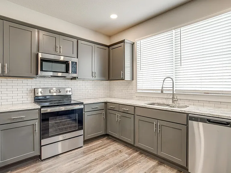 Stone Lake Townhomes — Photo 14