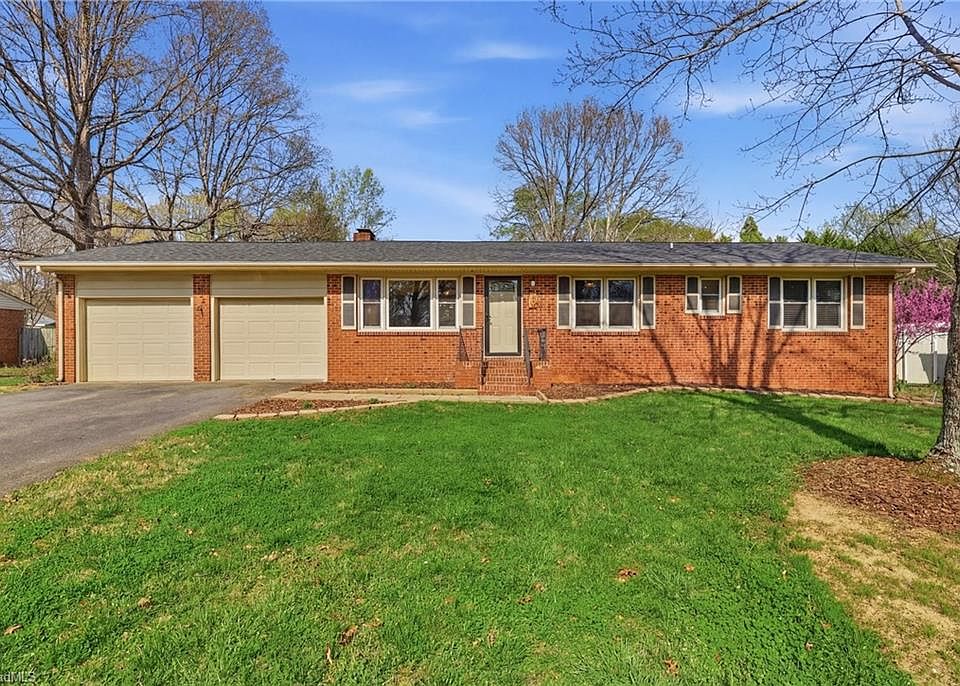 1st image of 1024 Country Ln