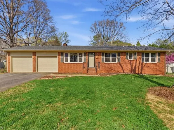 1024 Country Ln, Winston Salem, NC 27107