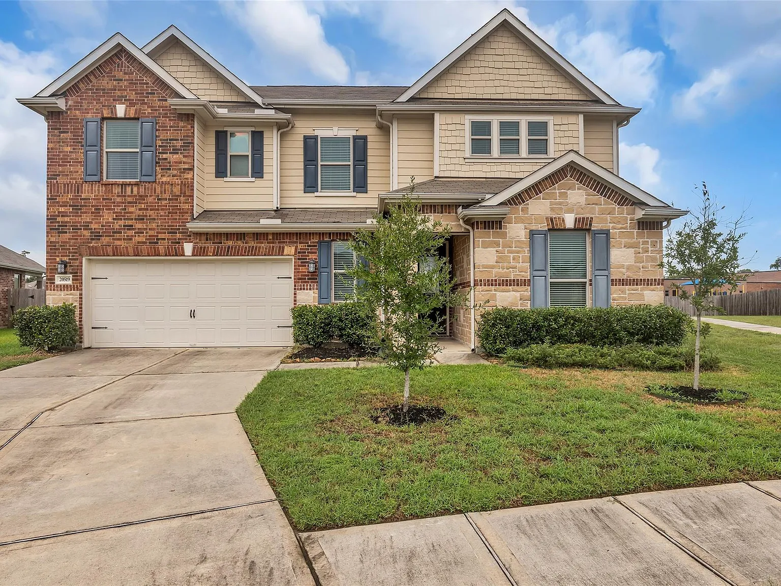 4 bed, 2.5 bath, 2950 sqft, $2,700 — Photo 1