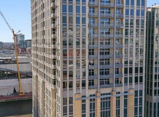 700 N Larrabee St APT 1811, Chicago, IL 60654