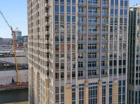 700 N Larrabee St APT 1811, Chicago, IL 60654