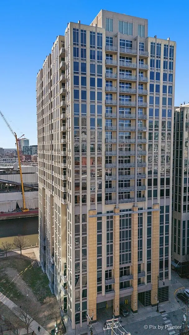 700 N Larrabee St APT 1811 photo 1