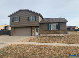 910 N Spencer Ln, Tea, SD 57064