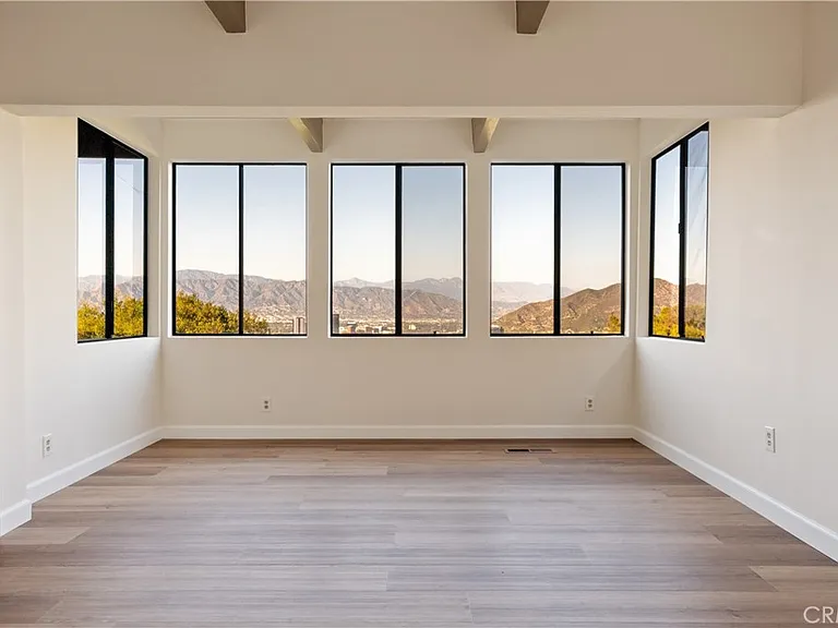 3230 Wrightwood Studio Ctr — Photo 17