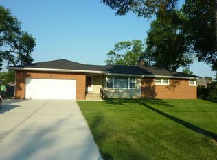 11 N Wheeling Rd, Prospect Heights, IL 60070