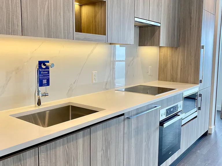 27 McMahon Dr #2103 — Photo 5