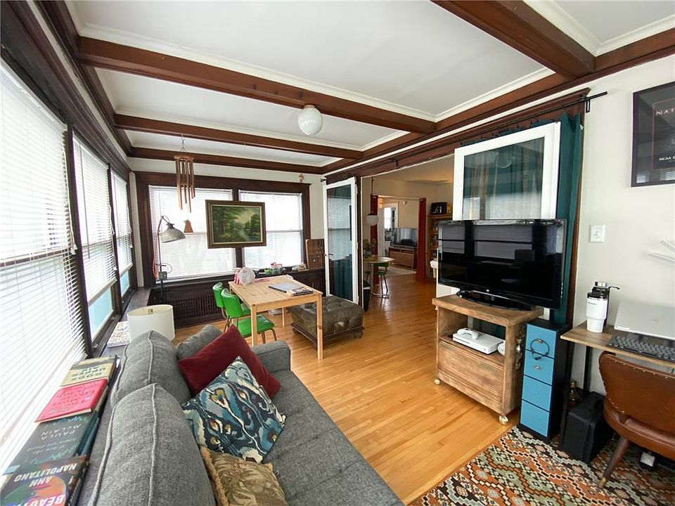 2nd Bedroom/Sunroom