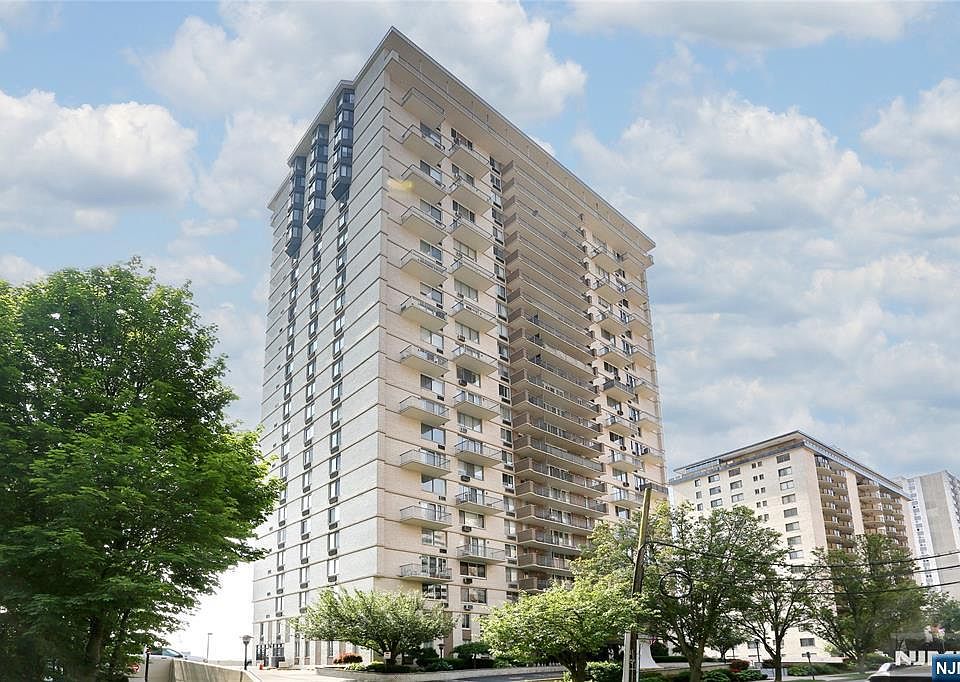1st image of 160 Overlook Ave APT 19D