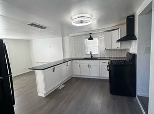 526 Pershing Ave, Machesney Park, IL 61115