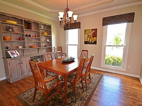 3rd image of 2844 Alling Dr