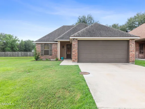 305 Milton Estates Ln, Youngsville, LA 70592