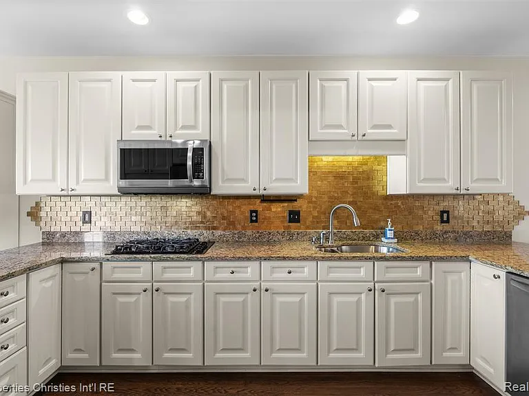512 Graten St — Photo 19