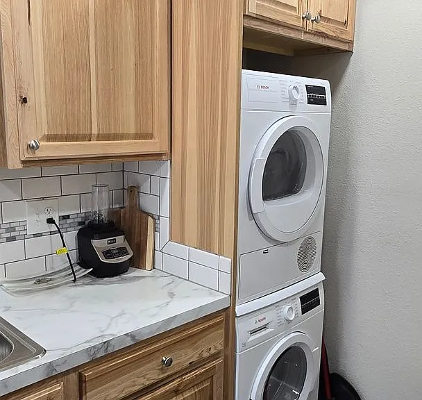 2 Bed, 1.5 Bath Townhome with Garage Near McKee Medical Center — Photo 7