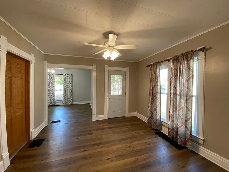 512 E Douglas St — Photo 1