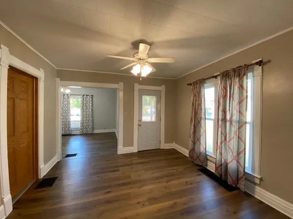 512 E Douglas St, Goshen, IN 46526