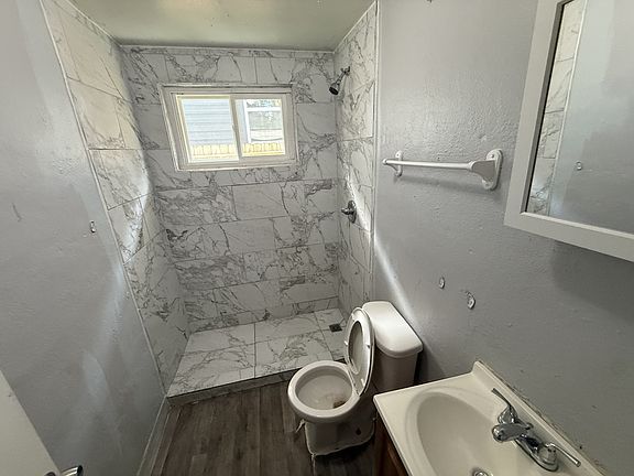4th image of 1296 Preston St