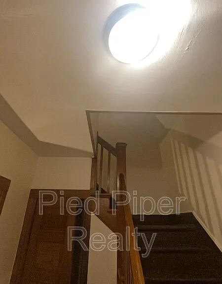 1015 S Columbia Ave — Photo 5
