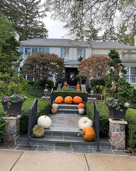 2nd image of 581 Lake Park Dr