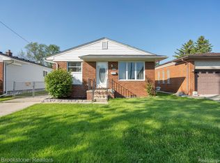 23939 Elmira St, Saint Clair Shores, MI