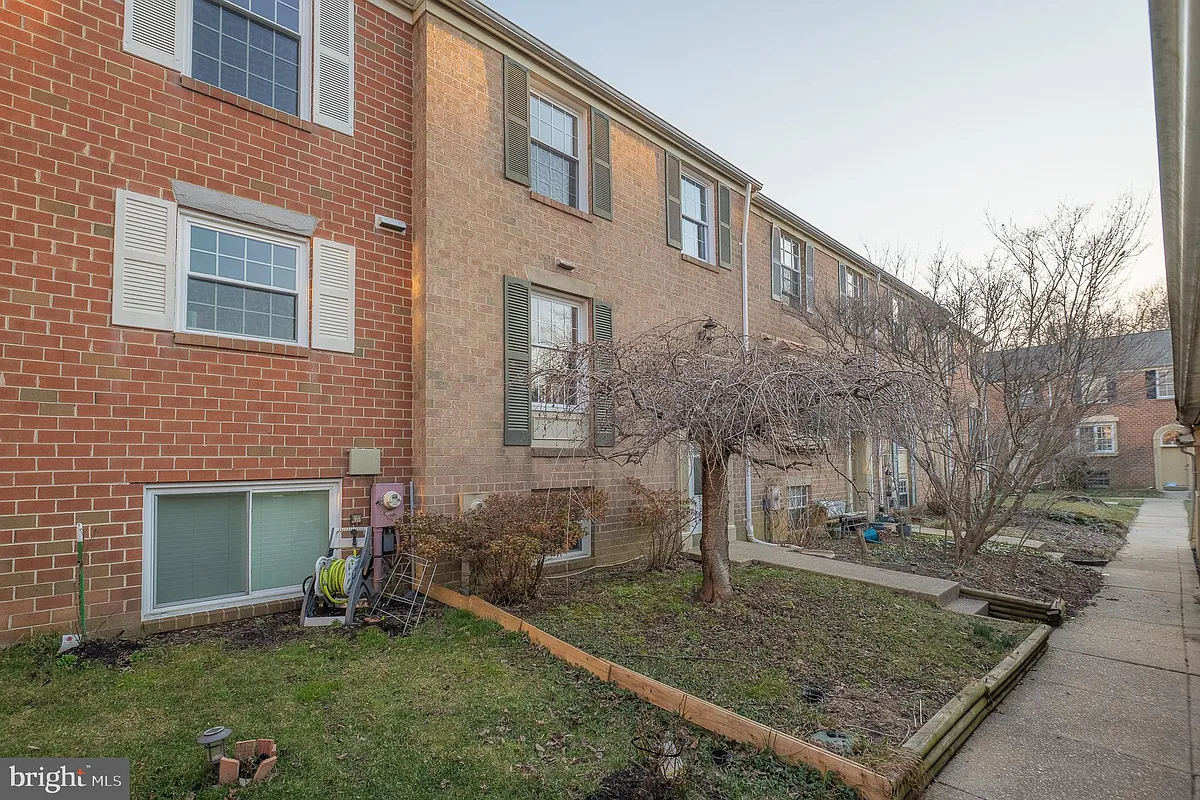 Building Photo - 10661 High Beam Ct