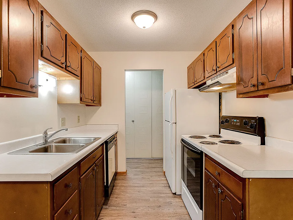 Cambridge Court Apartments