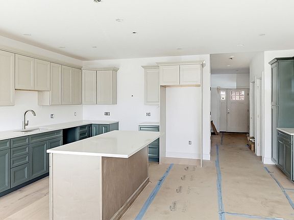 5th image of 1 Elizabeth Ln