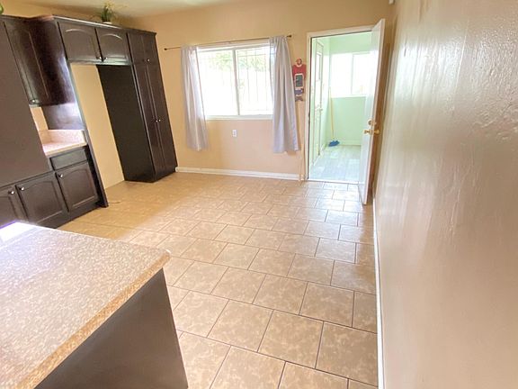 4th image of 4922 Santa Ana St #1